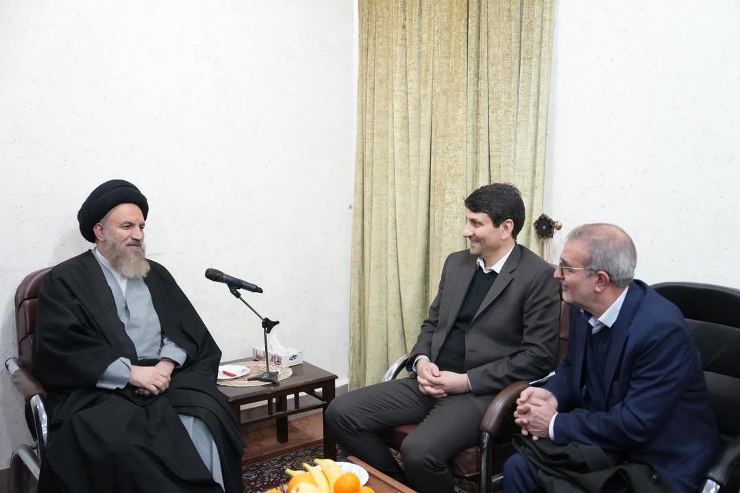 در حاشیه ملاقات وزیر ارتباطات با حضرت آیت الله سید شرف الدین ملک حسینی